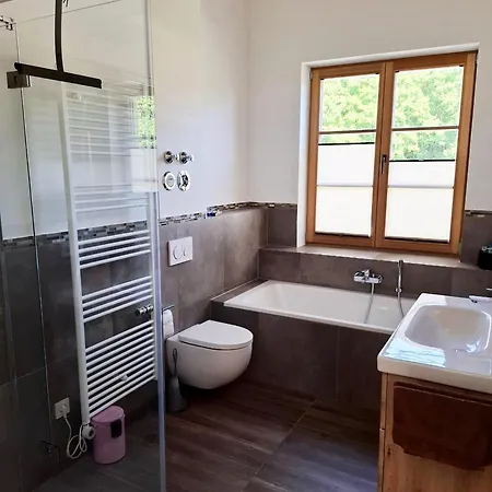 Moderne 4-zimmer Ferienwohnung, Naehe Tegernsee