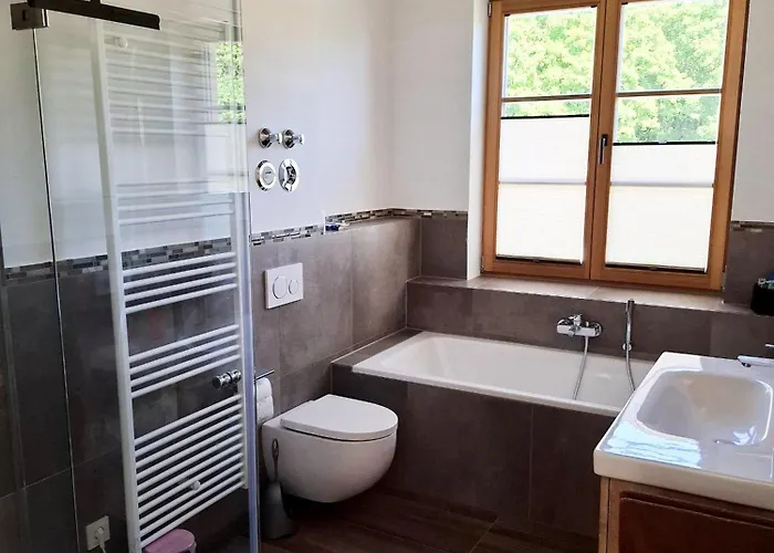 Moderne 4-zimmer Ferienwohnung, Naehe Tegernsee